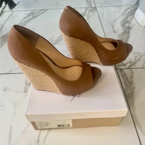 Jessica Simpson Bethani Peep-Toe Wedges in Color Totally Taupe. Size 8M. NWT. - Picture 2 of 4